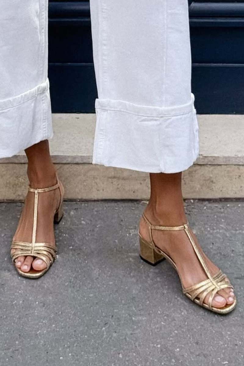 Alba | Sandalias doradas: elegancia para el día a día