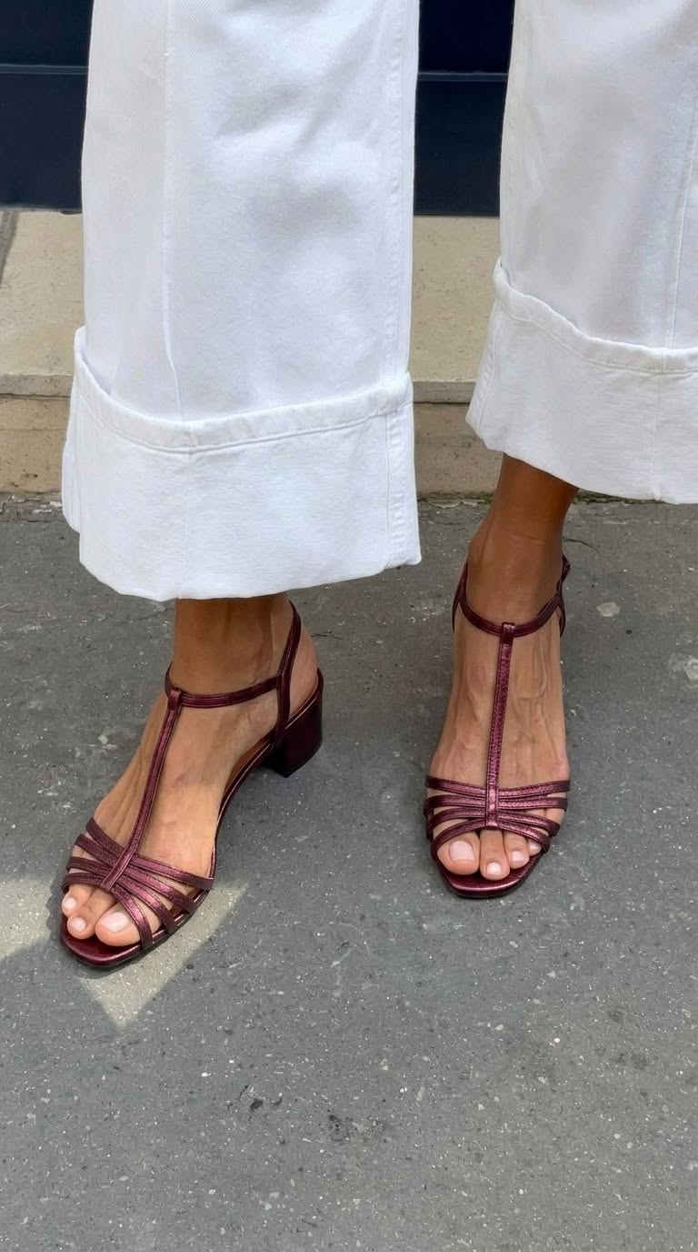 Alba | Sandalias doradas: elegancia para el día a día