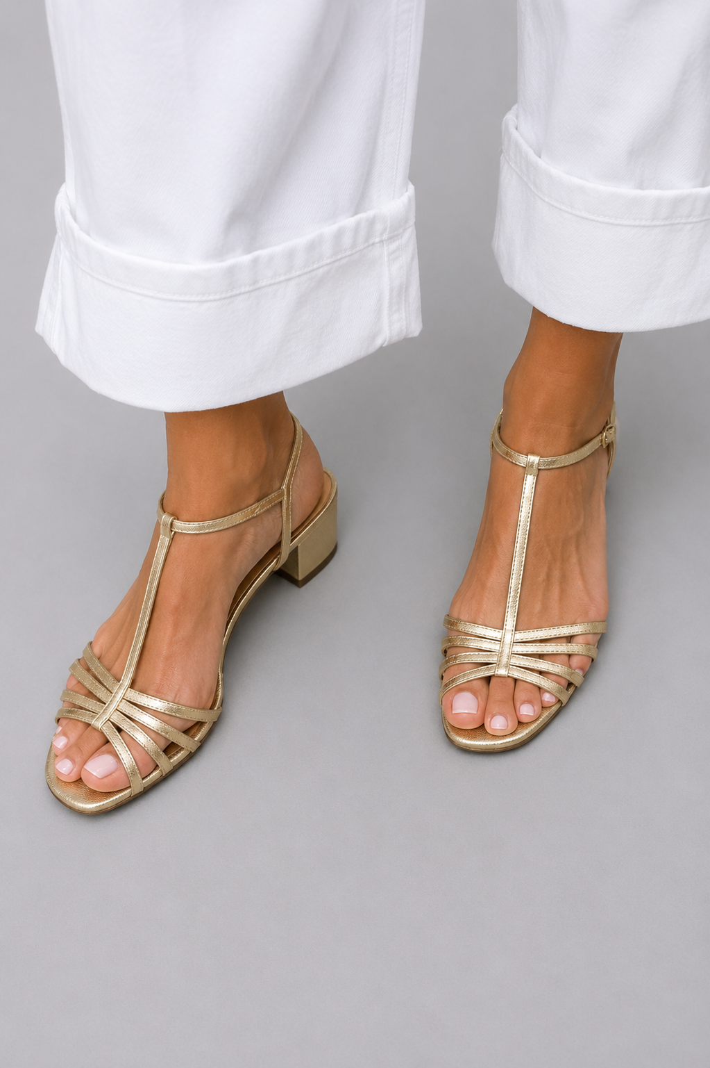 Alba | Sandalias doradas: elegancia para el día a día